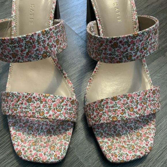 Kelly and Katie floral heels - Picture 3 of 7
